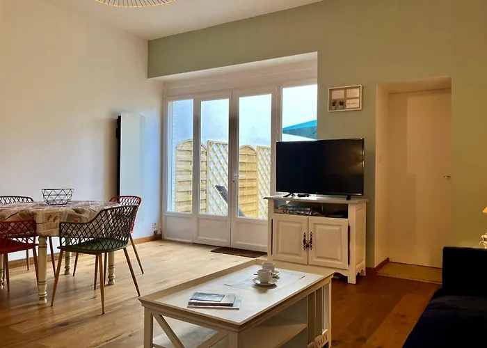 Maison Les Roses Trémières à Deux Pas De La