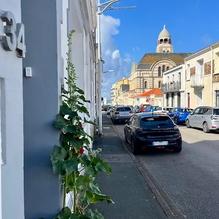 Сasa de vacaciones Maison Les Roses Trémières à Deux Pas De La